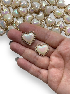 APLIQUE CHATON CORAÇÃO PEROLADO COM STRASS (2 UNIDADES) - comprar online