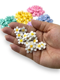 APLIQUE MINI FLOR BORDADA 1,5CM COM 5 UNIDADES na internet