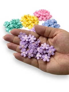 APLIQUE MINI FLOR BORDADA 1,5CM COM 5 UNIDADES - Sonhos da Lorena