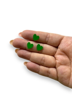APLIQUE MINI CORAÇÃO EM ACRILICO VERDE 1CM (10 UNIDADES) na internet