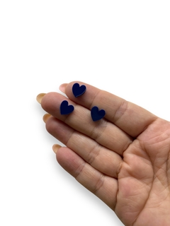APLIQUE MINI CORAÇÃO EM ACRILICO AZUL MARINHO 1CM (10 UNIDADES) na internet