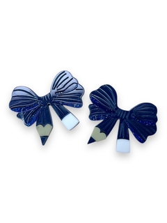 APLIQUE ACRILICO LAÇO PONTA LAPIS AZUL MARINHO 4 X 3,5CM COM 2 UNIDADES - comprar online