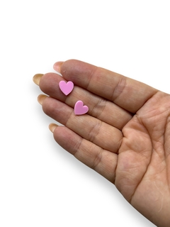APLIQUE MINI CORAÇÃO EM ACRILICO ROSA 1CM (10 UNIDADES) na internet