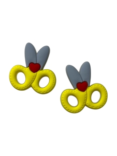 APLIQUE EMBORRACHADO TESOURA ESCOLAR AMARELO 3CM (2 UNIDADES) - comprar online