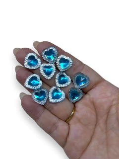APLIQUE CHATON PLASTICO CORAÇÃO COM PEDRARIA 1,5CM ( 10 UNIDADES) - Sonhos da Lorena