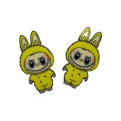 APLIQUE ACRILICO ESTAMPADO CORPINHO LABUBU AMARELO 4CM (UNIDADE) - comprar online