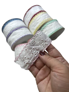 FITA CAMBRAIA COM BORDA 38MM (METRO) na internet