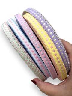 FITA BORDADA COM QUADRINHOS 10MM (METRO) na internet