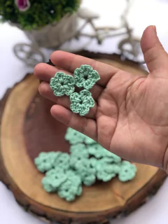 FLOR DE CROCHÊ KIT COM 3 UNIDADES na internet