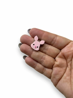 APLIQUE ACRILICO URSINHO LEITÃO/URSINHO POOH 2,5CM (2 UNIDADES) - comprar online