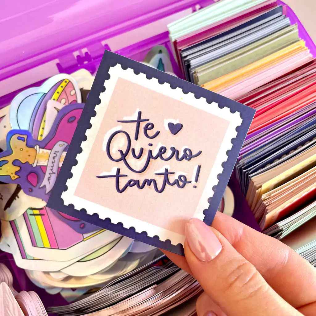 Sticker die cut OPP Estampilla Te quiero tanto