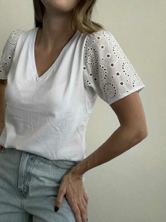 Remera QUARZO broderie - comprar online