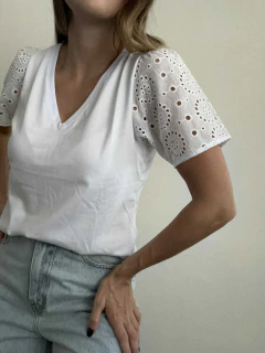 Remera QUARZO broderie - comprar online