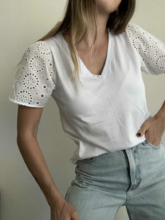 Remera QUARZO broderie - comprar online