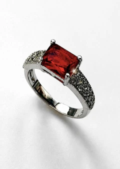 Anillo colorado de strass ALINA