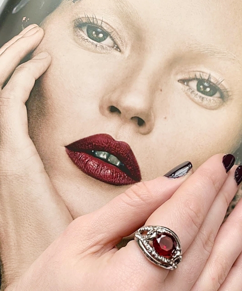 Anillo colorado de strass IVANA