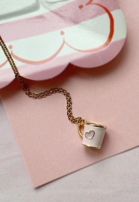 Collar dorado con dije de taza PRUNELLA