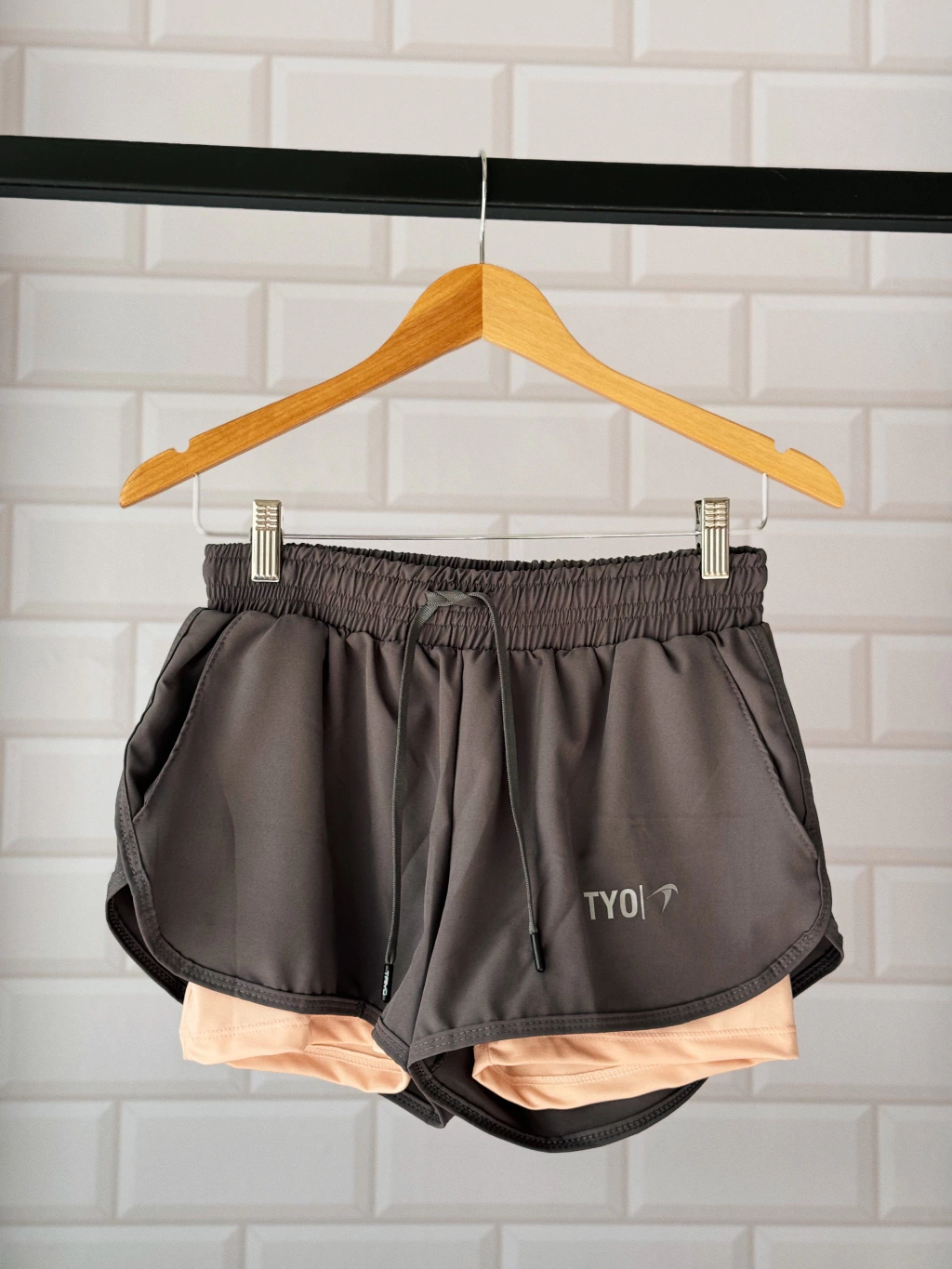 SHORT AMARO GRIS C/ROSA