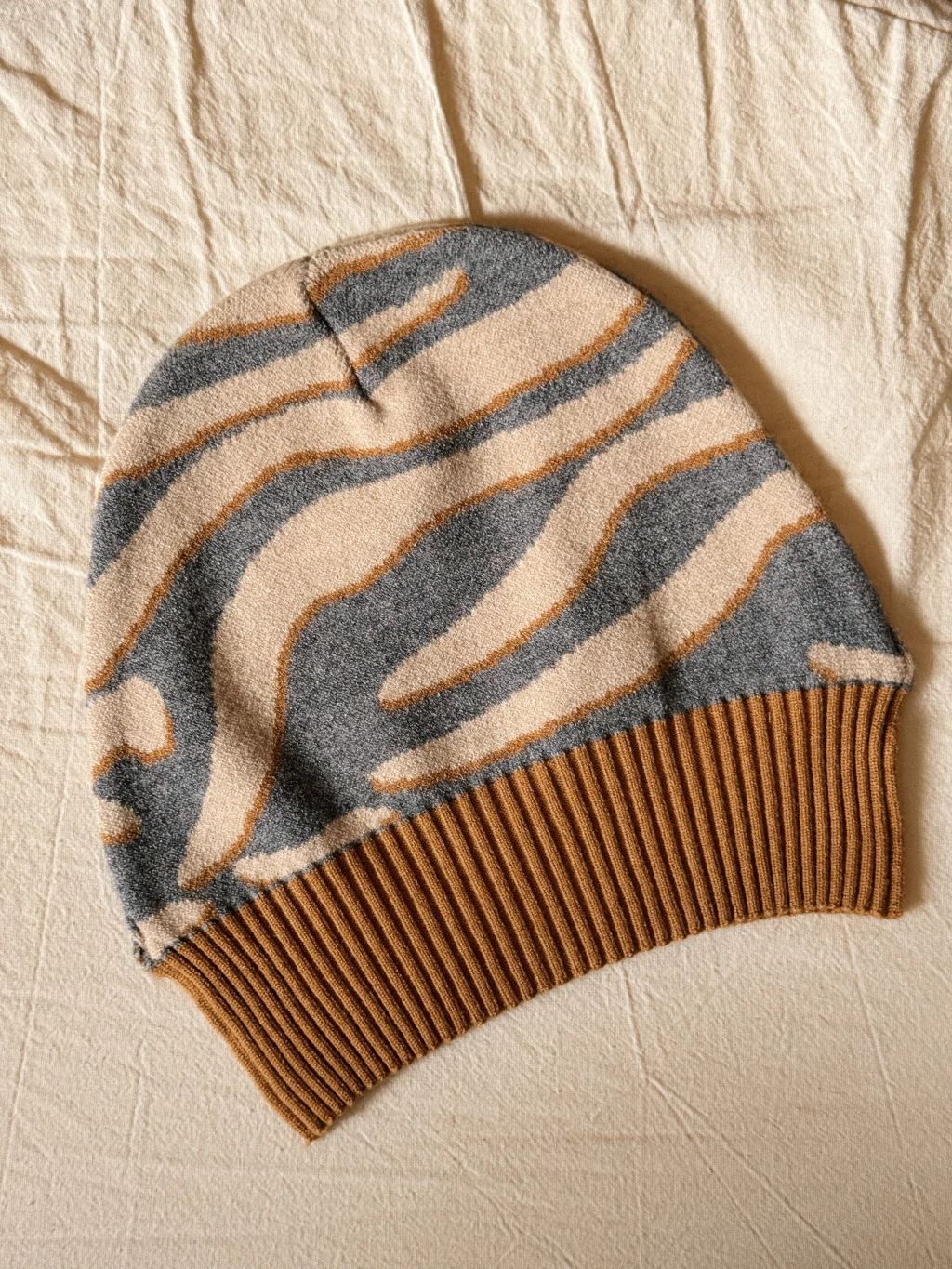 Gorro Serra marron con gris
