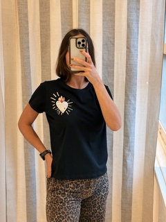 REMERA AIZZA NEGRA