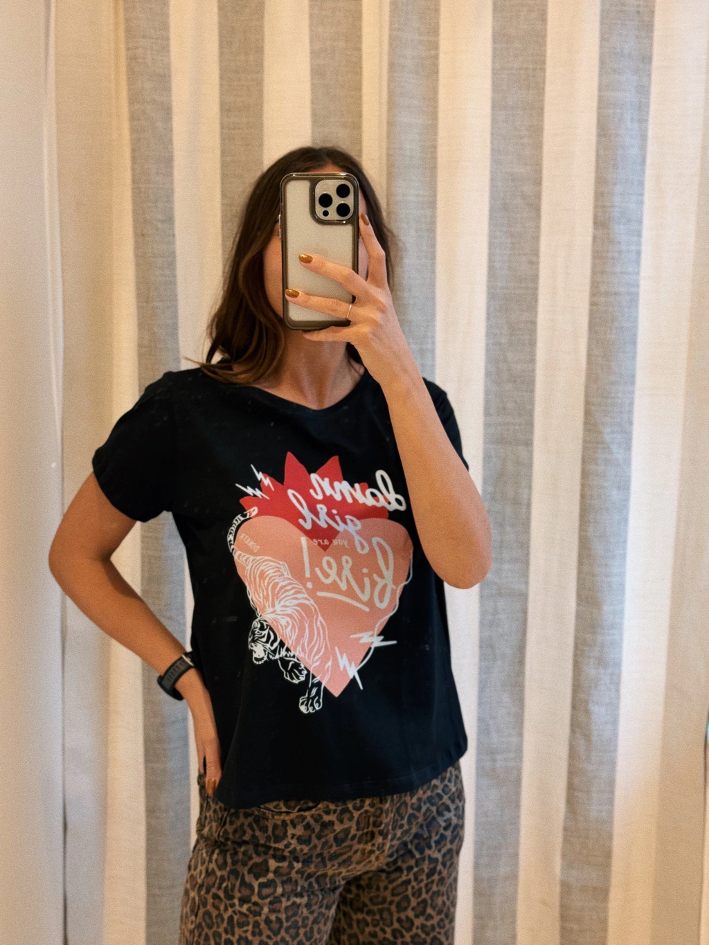 REMERA DAMN NEGRA