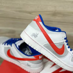 Tênis Masculino SB Dunk Low Branco Azul Laranja na internet