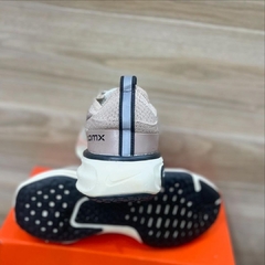 Imagem do Tênis Nike Zoomx Creme Rosa