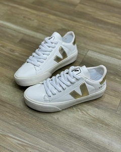 Sapatênis Feminino Veja Branco Dourado - comprar online