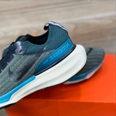 Tênis Nike Zoomx Cinza Preto Azul na internet
