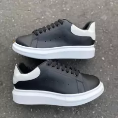 Tênis Alexander McQueen Oversized Preto na internet