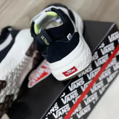 Tênis Masculino V4ns Ultrarange Preto Branco na internet