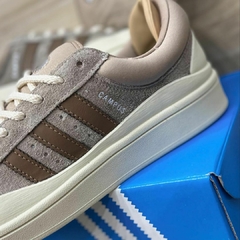 Adidas Campus X Bad Bunny Bege Cinza na internet