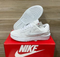 Tênis Nike Dunk Twist Branco na internet