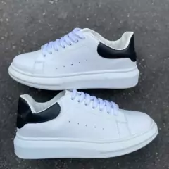 Tênis Alexander McQueen Oversized Branco Preto na internet