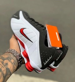 Tênis Masculino Shox 4 Molas R4 Preto Vermelho - comprar online