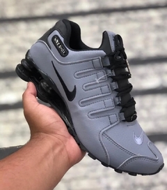 Tênis Masculino 4 Molas Shox NZ Cinza