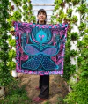 PAÑUELO PAVOS ENTRELAZADOS BORDE FUCCIA mediano