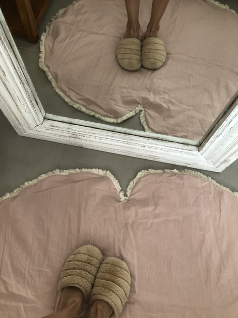 Alfombra corazón tusor rosa y flecos