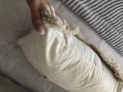 Almohadón Boho con lentejuelas doradas - tienda online