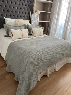 Juego pie y fundas de almohadón waffle gris