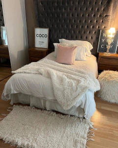 Alfombra tejida algodón costado de cama en internet