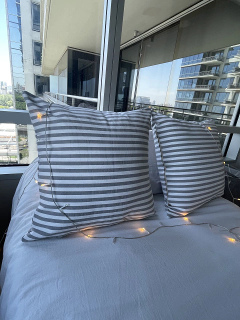 Almohadón rayas gris