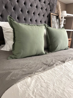 Almohadón tusor verde seco