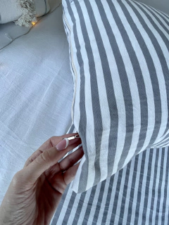 Almohadón rayas gris en internet