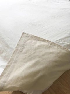 Cubre edredon liso reversible (color un lado y el otro off white) - Parcelle Home