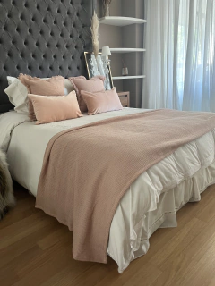 Almohadón pana rosa 30x50 - comprar online