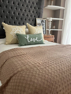 Almohadón palabra bordado en internet