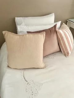 Almohadón gasa rosa en internet