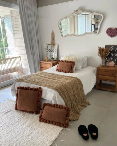 Pie de cama tejido beige (cama queen y king) - comprar online