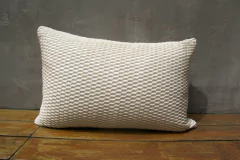Almohadón trama calada crudo - comprar online